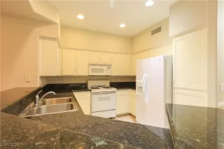 Photo #6: 2660422 Listing