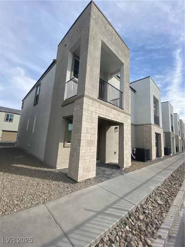 MLS: 2660452 Condo For Sale