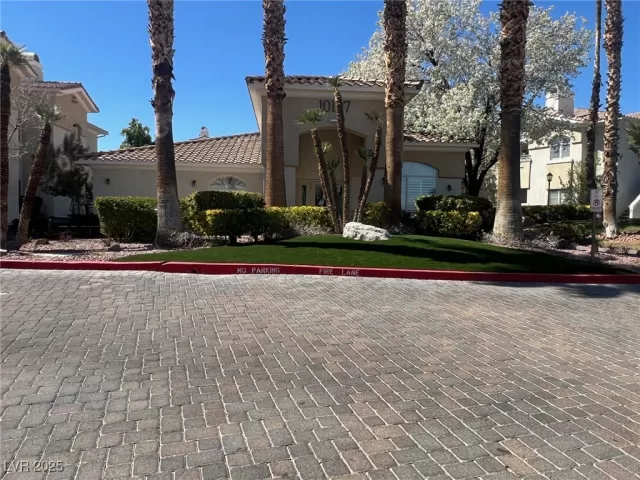 MLS: 2660506 Condo For Sale
