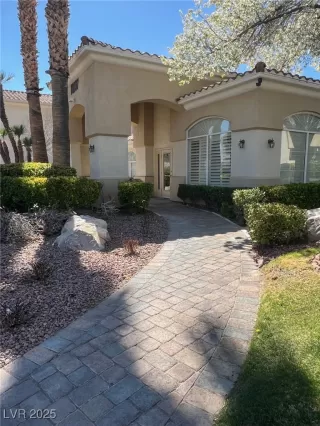 Photo #2: 2660506 Listing