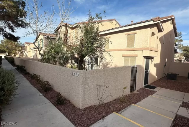 MLS: 2660541 Condo For Sale