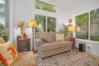 Photo #6: 2660558 Listing