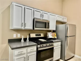 Photo #1: 2660566 Listing 