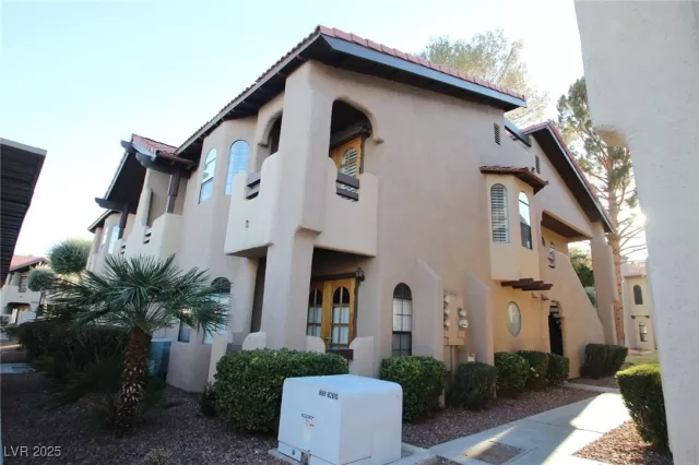 MLS: 2660576 Condo For Sale