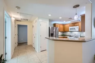 Photo #5: 2660607 Listing