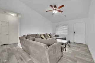 Photo #6: 2660761 Listing