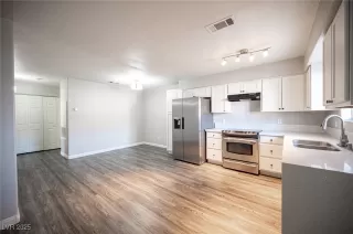 Photo #3: 2660835 Listing