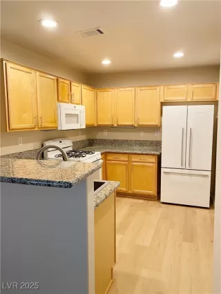 Photo #3: 2660844 Listing 