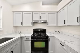 Photo #3: 2660877 Listing