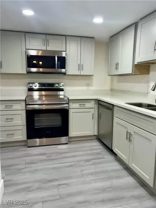 Photo #2: 2660943 Listing 