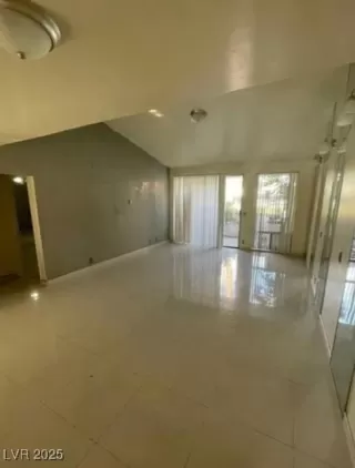 Photo #5: 2660963 Listing