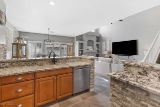 Photo #4: 2660970 Listing