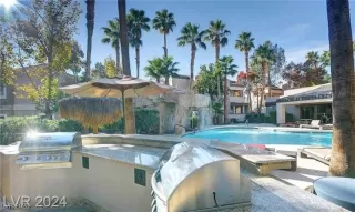 Photo #5: 2660995 Listing