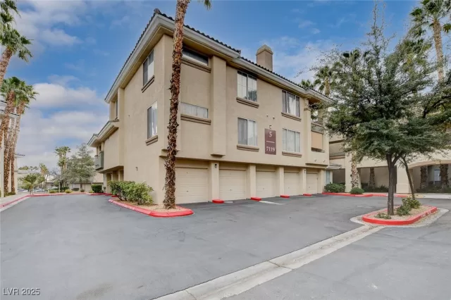 MLS: 2661026 Condo For Sale