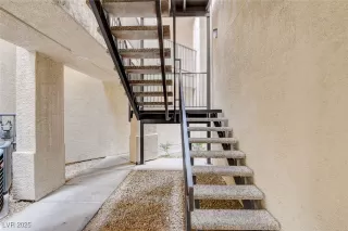 Photo #2: 2661026 Listing