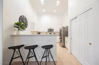 Photo #6: 2661033 Listing 