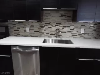 Photo #4: 2661038 Listing 