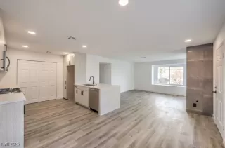 Photo #3: 2661062 Listing 