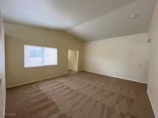 Photo #5: 2661064 Listing