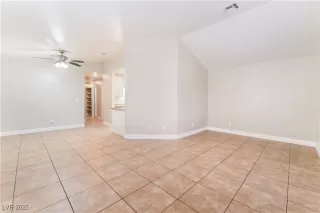 Photo #3: 2661080 Listing