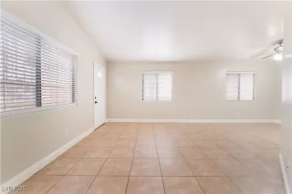 Photo #4: 2661080 Listing