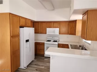 Photo #3: 2661128 Listing