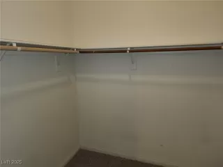 Photo #6: 2661128 Listing