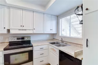 Photo #2: 2661154 Listing 