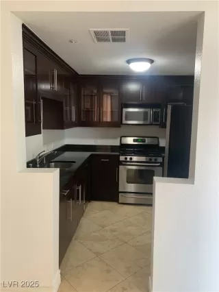 Photo #5: 2661157 Listing 