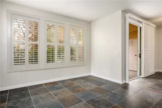 Photo #3: 2661190 Listing