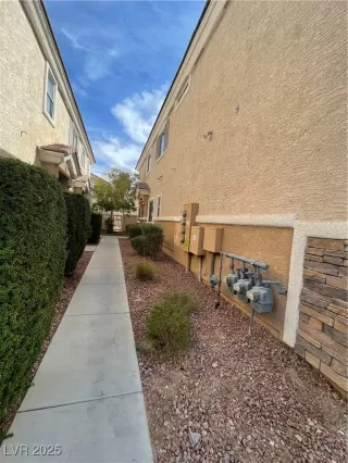 Photo #1: 2661276 Listing 