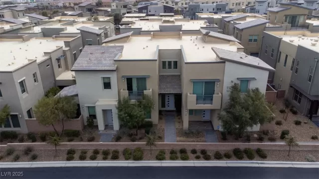 MLS: 2661280 Condo For Sale