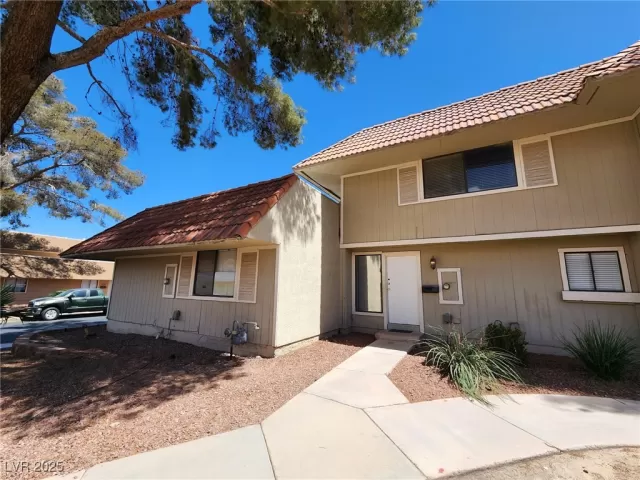 MLS: 2661287 Condo For Sale