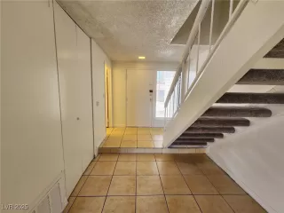 Photo #1: 2661287 Listing 