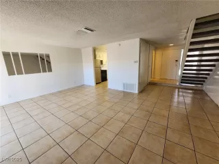 Photo #5: 2661287 Listing 