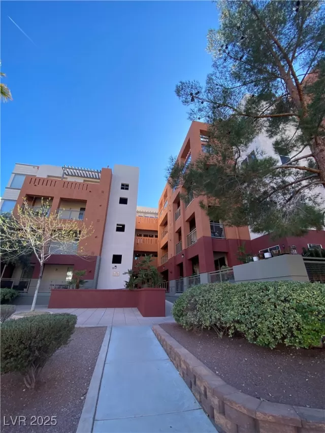 MLS: 2661402 Condo For Sale