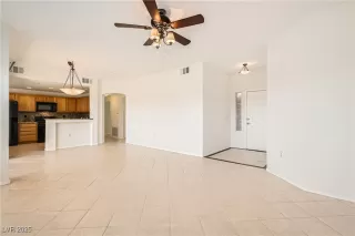 Photo #5: 2661453 Listing