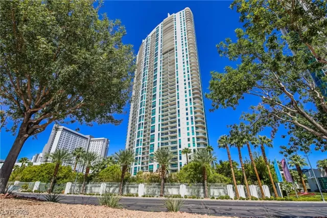 MLS: 2661461 Condo For Sale