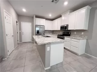 Photo #3: 2661503 Listing 