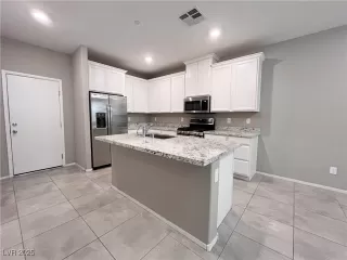 Photo #4: 2661503 Listing 