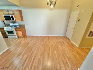 Photo #2: 2661507 Listing 