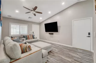 Photo #3: 2661554 Listing 