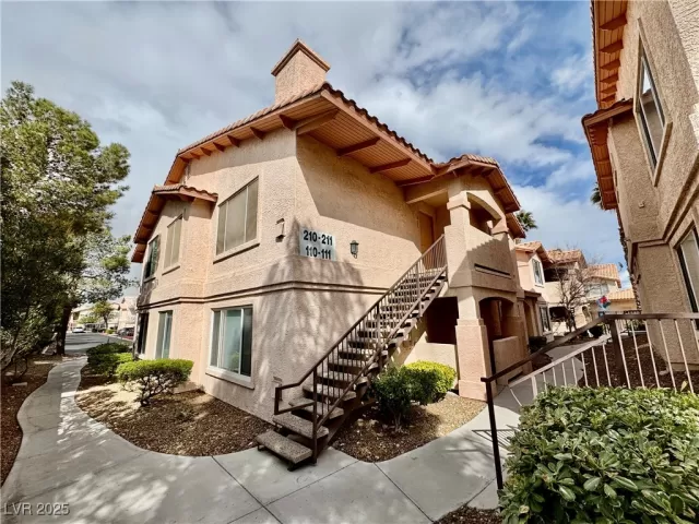 MLS: 2661565 Condo For Sale