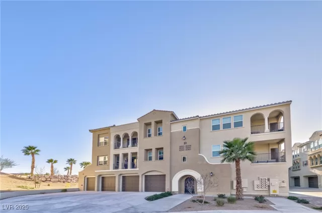 MLS: 2661574 Condo For Sale