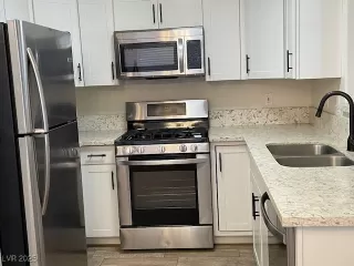 Photo #3: 2661688 Listing 
