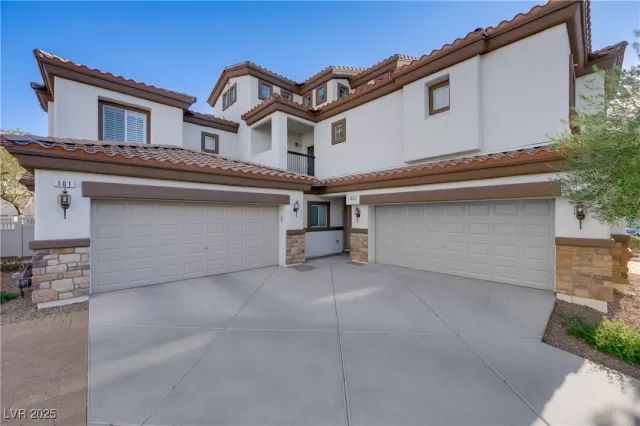 MLS: 2661692 Condo For Sale