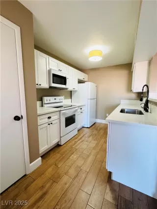 Photo #2: 2661718 Listing 