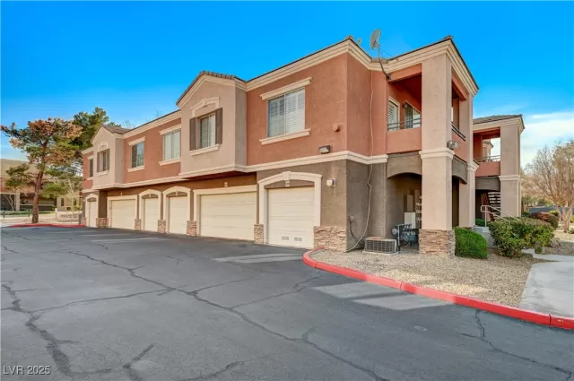 MLS: 2661732 Condo For Sale