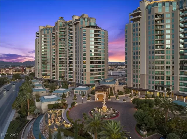 MLS: 2661743 Condo For Sale