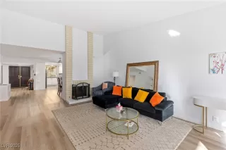 Photo #3: 2661751 Listing 